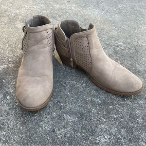 Womens Cut Out Booties Size 10